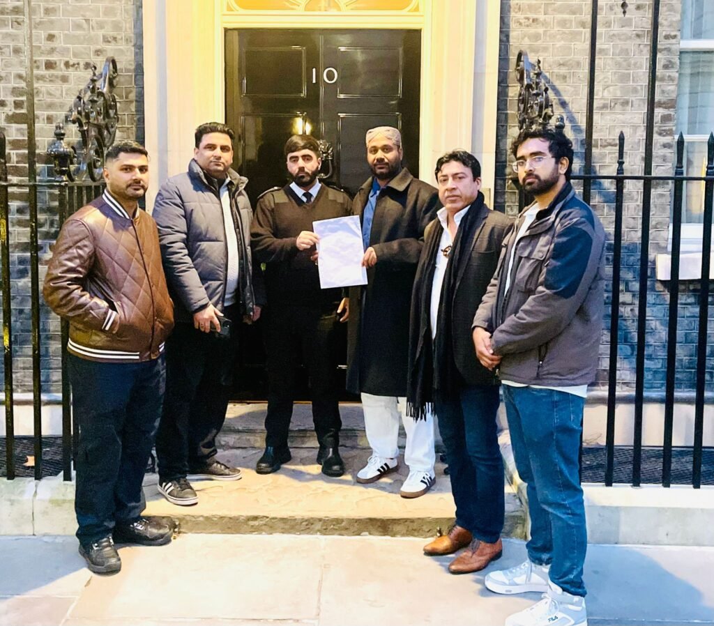 JSFM delegation led by Chairman Sohail Abro submitted a memorandum at the Prime Minister’s House, 10 Downing Street, on Human Rights Day. Mansoor Ahmed Hab, Usama Soomro, Tahir Khan and BRP’s Mansoor Jan were part of the delegation.